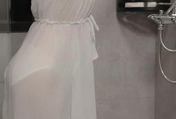 水手服？不，是Bangni邦尼的故事：定制图集里的迷离瞬间
