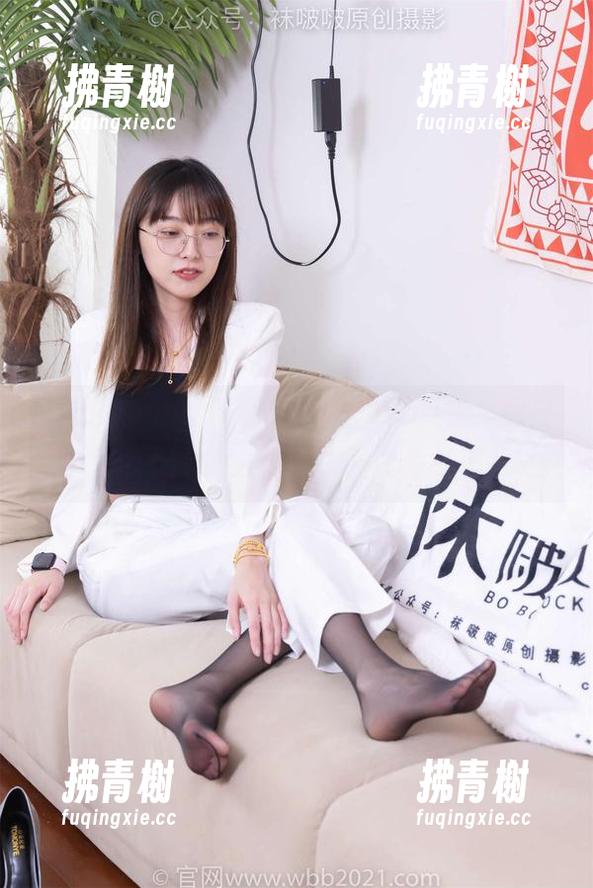 BoBoSocks袜啵啵 - 稚予慢步走，黑皮鞋不慢，全套写真带你嗨起来