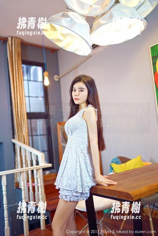 Feilin嗲囡囡 - 牛仔裤里的奶茶Emily，忍俊不禁，竟让这场观看变得轻松