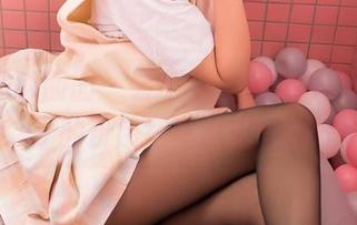 Feilin嗲囡囡 – 会不会有人觉得，陈雅漫VICKY的粉色写真是恋爱的气息？