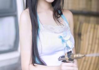 GIRLT果团网 – 壁纸是短裙的天堂，松果儿不会让你失望。