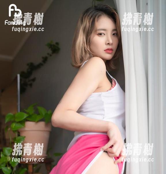 一起来欣赏Hyoyeon(김효연)的秘书风格，超有趣免费合集等你来