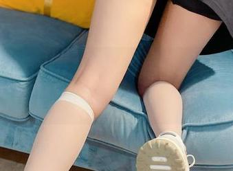 微密圈 – 在July芝岚的粉色睡裙里找乐子，在线图集让人眼前一亮！