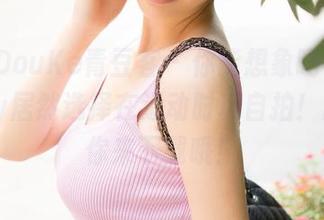 QingDouKe青豆客 – 你能想象吗？可乐Vicky居然选择在运动时玩自拍！原图等你来下载哦！