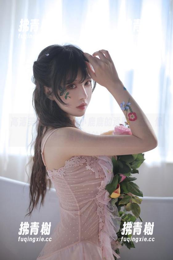 Shika小鹿鹿 高清美图:Shika小鹿鹿的透明姿态,像是一场隐秘的博弈。