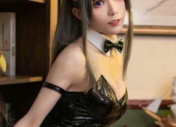 制服与愿望的碰撞：字母‘T’刻在Tomoyo酱的cos中