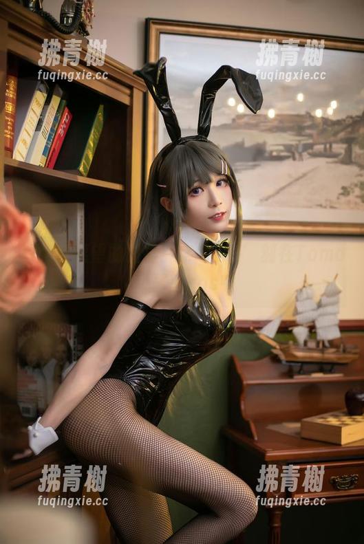 制服与愿望的碰撞：字母‘T’刻在Tomoyo酱的cos中