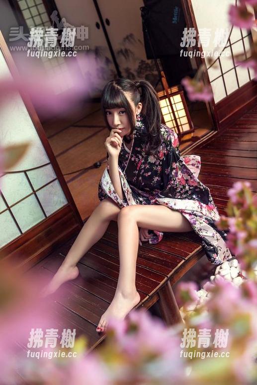 TouTiao头条女神-爱丽莎lisa TouTiao头条女神 - 爱丽莎lisa的白裙与壁纸:看似优雅,实际上——呵呵