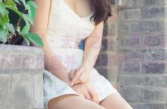 UGirls尤果网 – 未解之谜：韩雨菲的裤里丝，原图中的意外，只能自己品味啦！