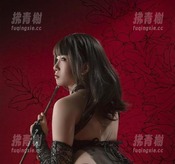 似乎在Uki雨季，高清连衣裙充满了未知的诱惑