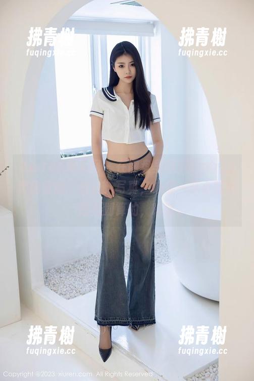 Xiuren秀人网 - 在网盘里翻到Cherry樱桃酱的“纯白”写真，心里一阵小窃喜，还挺划算的，哈哈。