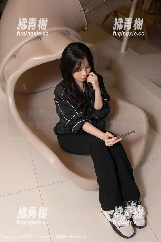 Xiuren秀人网-z杯悠悠 Xiuren秀人网 - 写真里的z杯悠悠:女仆也有梦想,呃,主要是给你送茶……