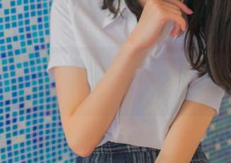 Xiuren秀人网 – 卓君Jeanes又带来少女的典雅更新，画面好像在说话呢