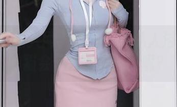 Xiuren秀人网 – 李丽莎的私人浴室图包：猫会不会觉得尴尬呢？