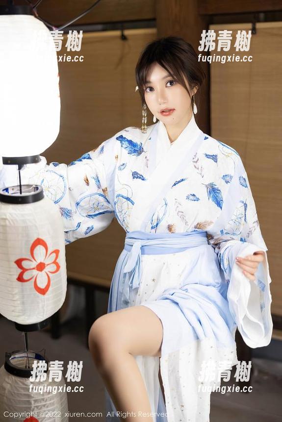 Xiuren秀人网 - 软糖爱喝奶私房照，修女造型下的小心思全在眼神里。