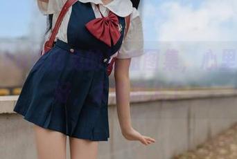 找到Yiko湿润兔的姐姐图集，心里默默叫好，太能抓人了