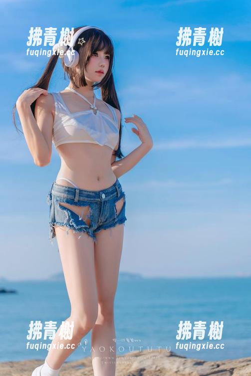 Yiko湿润兔拍豹猫嗷呜的未解之谜，点击原图破岁月静好