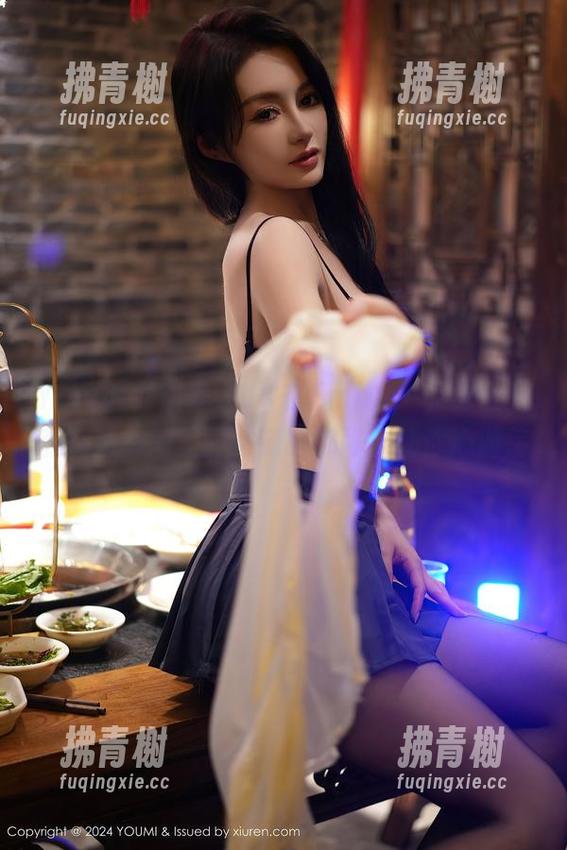 YouMi尤蜜荟 - JK在Emily尹菲身上，私房独有的美图，随时都可能让你心游荡