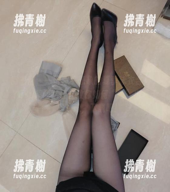 微密圈 - 一份超乎想象的夏季泳衣合集，YuYu超甜丫轻轻教你如何“泡”出夏天，别犹豫，下载吧！