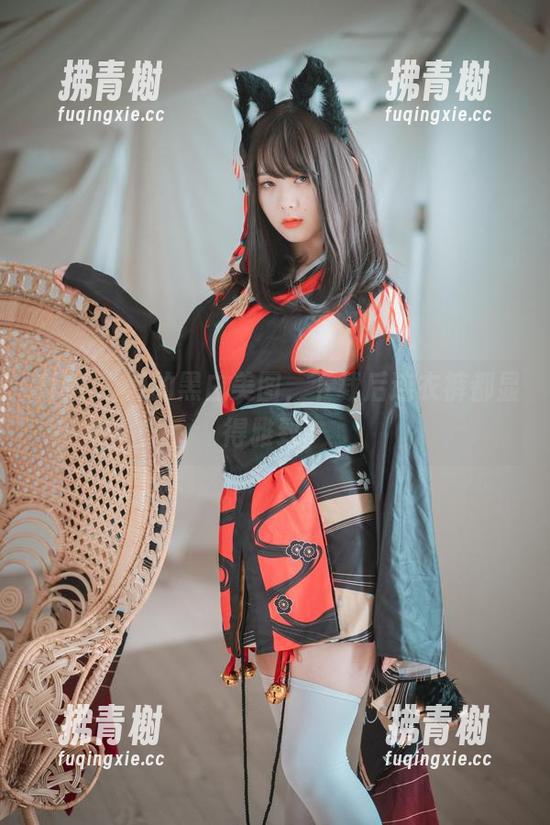 Zia(지아)的黑白美图，下载后连衣裤都显得雅致。