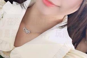 Wendy在浴缸里的样子，哈哈，福利原图就像是恶作剧一样，玩得莫名其妙！