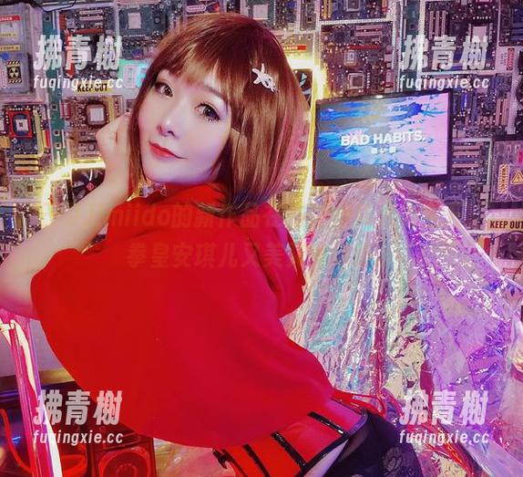 三刀刀miido的新作品在最新图库火力全开，拳皇安琪儿又美又气场强。