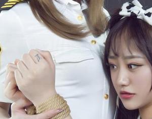 丽柜 – 来看看xilly穿比基尼的美图，难道不是人间仙女？在线畅游一下！