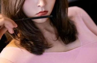 丽柜 – 心心的画报中附带私房连体衣，给我一种重回幼儿园的错觉…