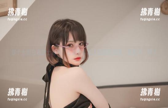 你十七鸽白色护士图集：看那些拿着注射器的美图，感觉不一样了