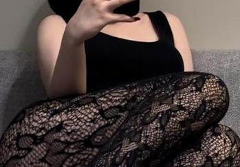 微密圈 – 保守的二舅妈的写真盛筵：舅妈桌上永远都有新花样