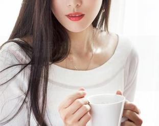 克拉女神 – 观看佳莹的写真，红润足底我看了不止一遍，难道是没见过好脚吗？