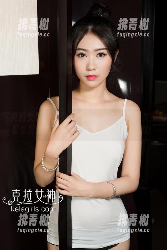 克拉女神 - 盈盈的连衣裙定制了多少次？看着倒是挺随性，拍起来却是乐趣无穷！