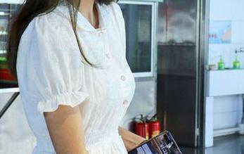 初夏女神 – 高清图，点点的泳衣让人一秒迷失