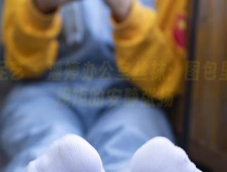 南国足艺 – 潘婷办公室丝袜：图包里打破规矩的安静张扬