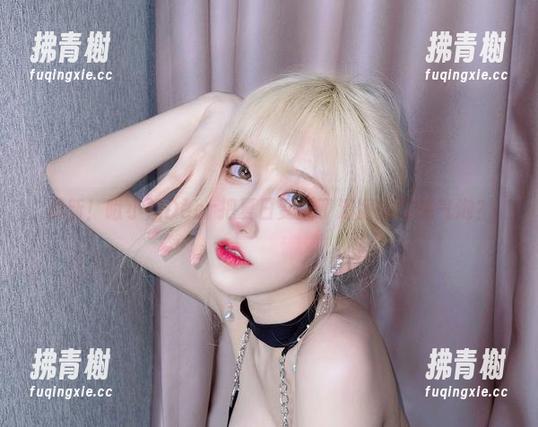 最新！啾小妍Deer把夏日变成了清凉的樱桃气泡？