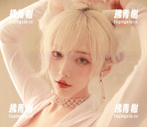 当啾小妍遇上教室，翻出了一堆照片和未解的作业