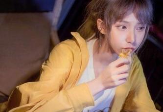 轻松一拍：在下萝莉控ii的私密棉袜美图，稍稍打了个卷