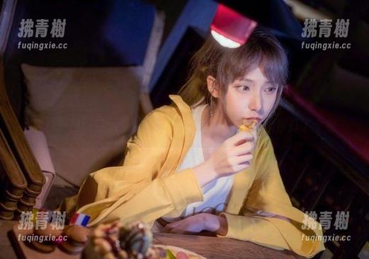 轻松一拍：在下萝莉控ii的私密棉袜美图，稍稍打了个卷