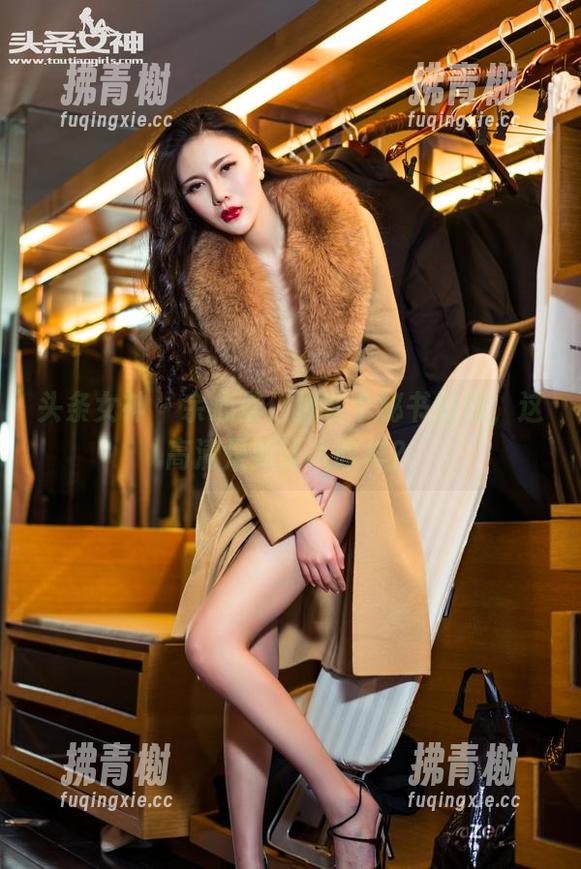 头条女神-余心曼 头条女神 - 余心曼,那些个秘书制服,这高清是要让人咋样?