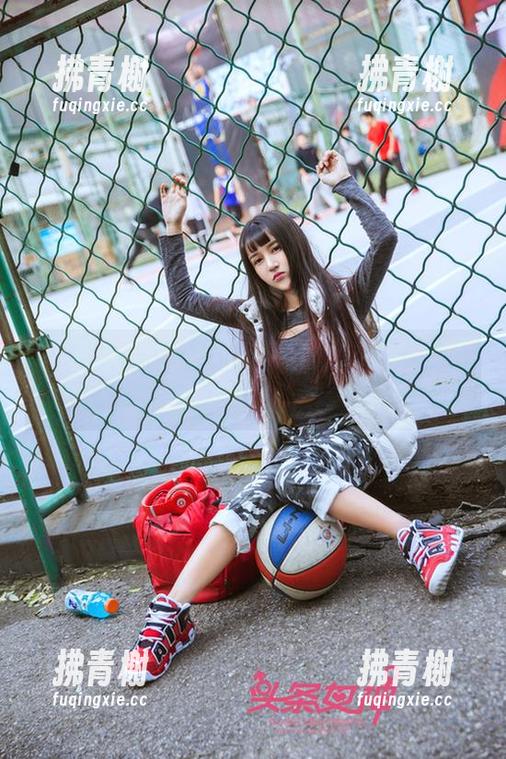 头条女神 - 如果李丽莎的女孩写真能投票，估计会选我当她的粉丝增值卡！