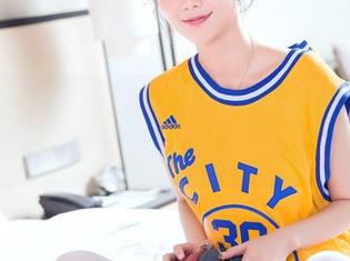 头条女神 – 红裙加李丽莎，这组合绝了，图包里你一定会惊呼“好看”。