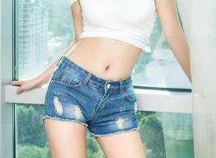 头条女神 – 又被李由美的粉色炸到了，还想透过这个合集找到更多好玩的想象空间。