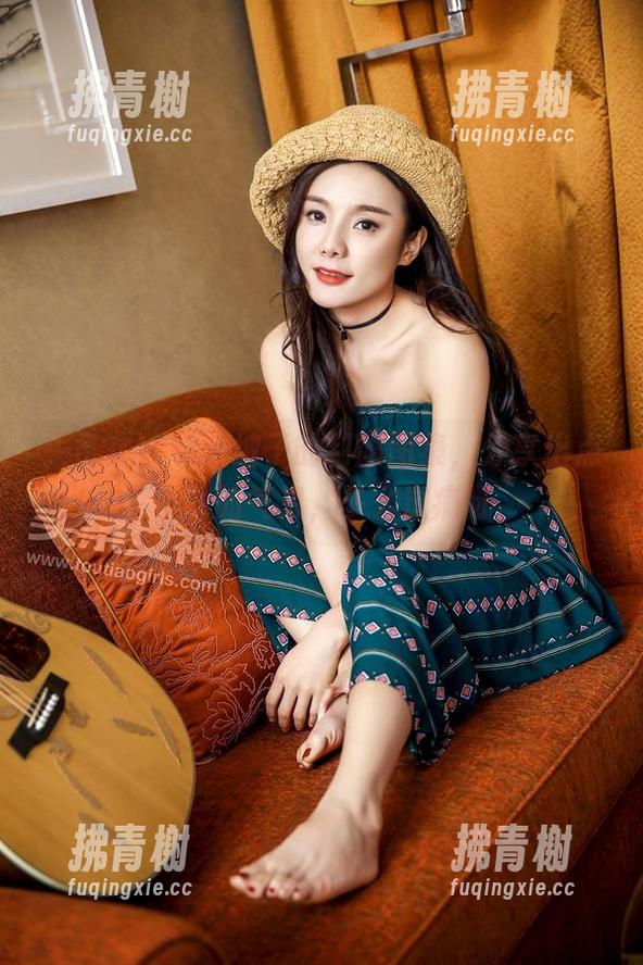 头条女神 - 美纳子的制服图集，分享出点不羁的气息，多么过瘾呀