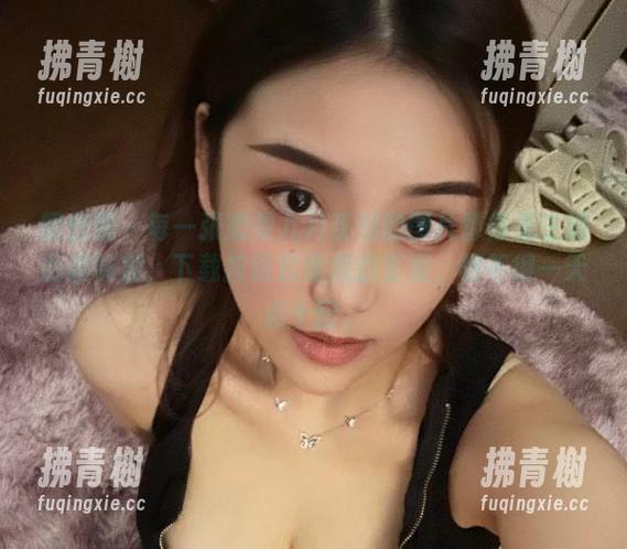 微密圈 - 每一张奶雯九月系列的图片都像是生活的调味剂，下载按钮就像我的至爱，恨不得一天点十回。