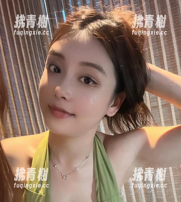 奶雯 微密圈 - 这图集里都有啥?奶雯的银色吊带裙竟然引发联想