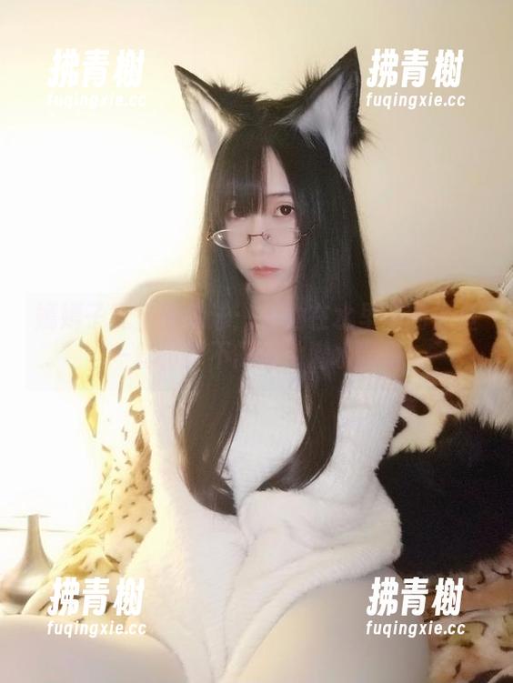 嫣嫣子无圣光竞泳：看她在水里游的像鱼一样，却不需借助潜水装备