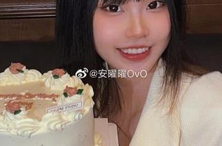 瞧，安曜曜的定制图集《教室2》，到底在讲什么啊？