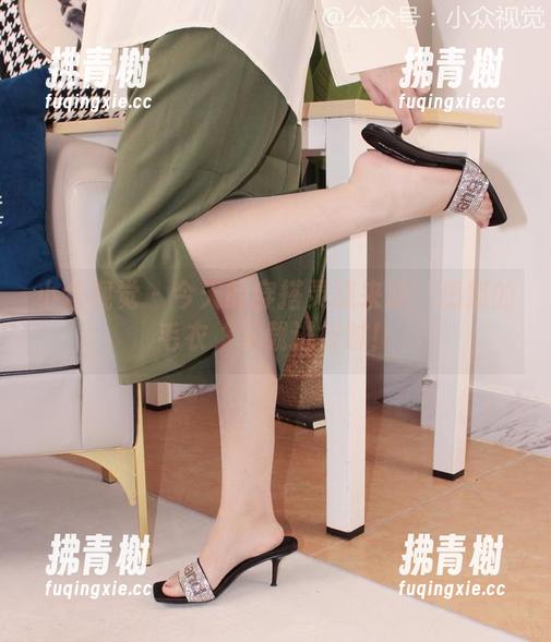 小众视觉 - 今天的穿搭灵感来源：思姐的毛衣，下载进行时！