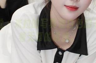 小众视觉 – 米拉的写真在白色的干净里透着无辜的诱惑。