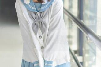 少女秩序 – 小葵的海边私拍，浪花似乎都对她点头致意。